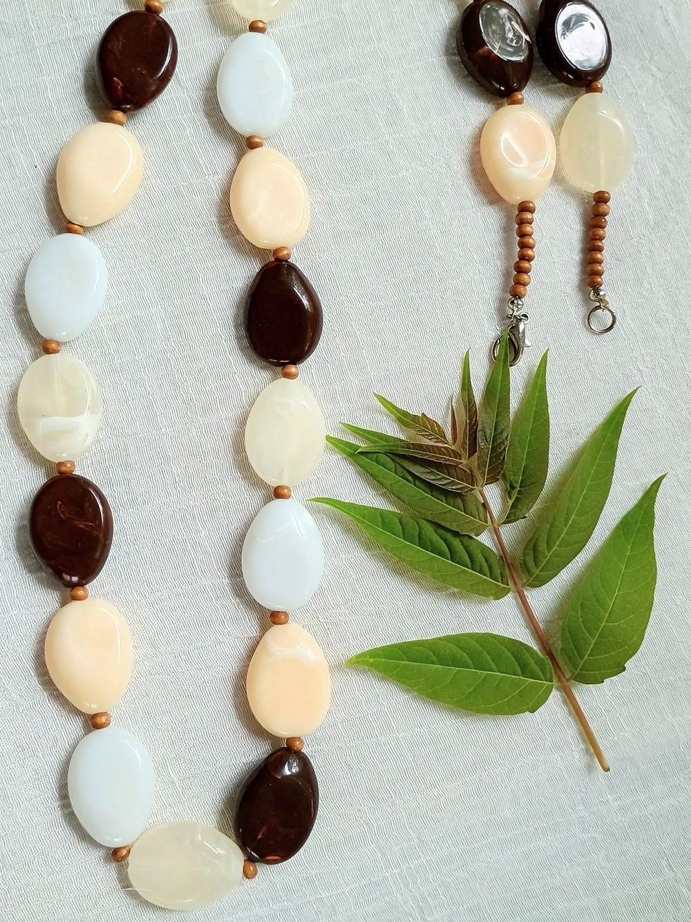 🐡 BOHEMIAN CHIC 🐡 VTG Chunky, Long, Marbled Lucite Necklace, Art Hoe